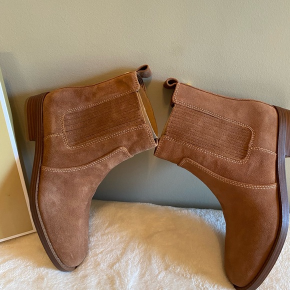Michael Kors Suede Chelsea Boot - Picture 6 of 8
